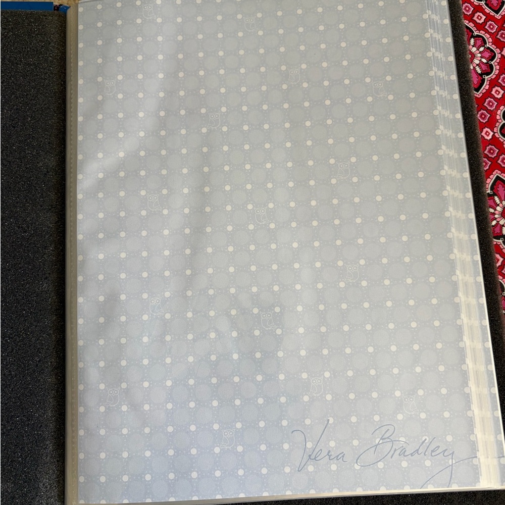 Vera Bradley Blue Floral Daisy Pattern Presentation Book - Picture 4 of 4